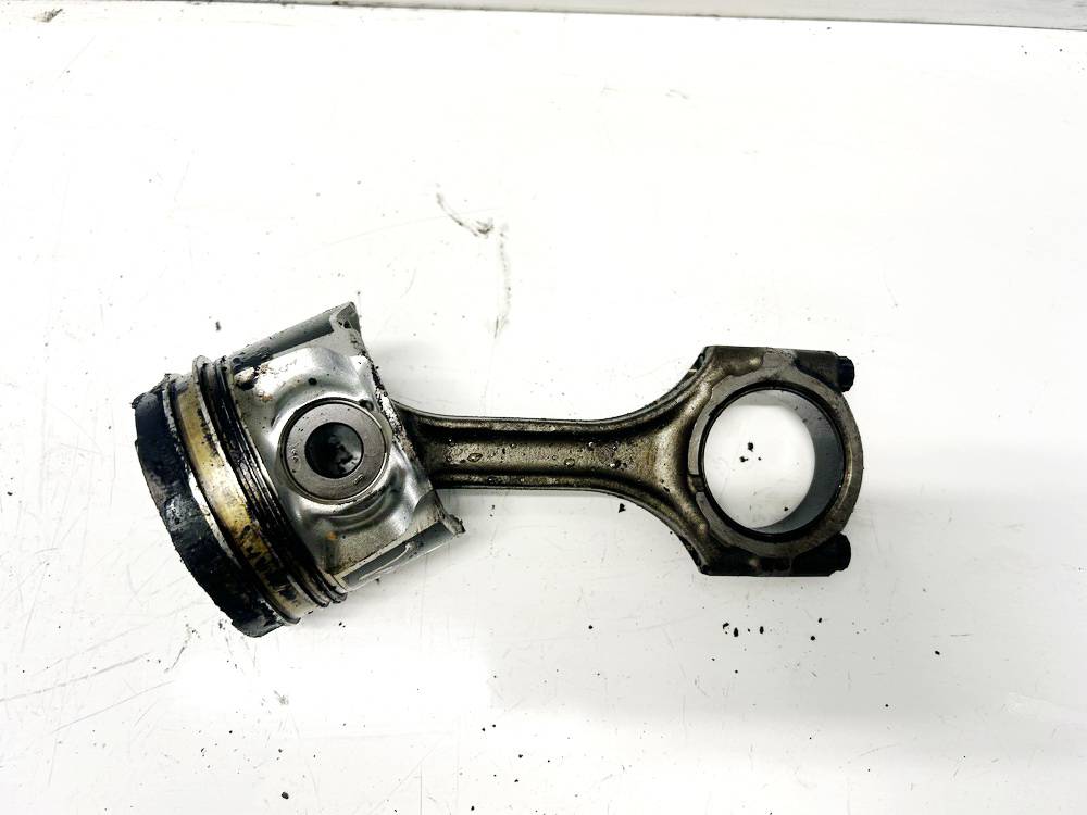 Toyota Corolla Verso 2009 Tłok z korbowodem