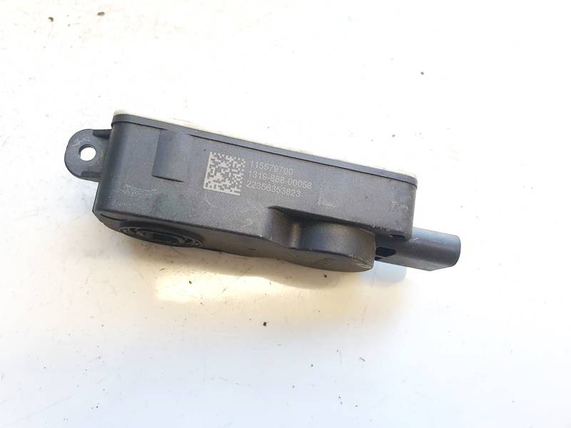 115579700 Tesla Model Y 2023 кронштейн моторчика заслонки отопителя - Thumbnail 3