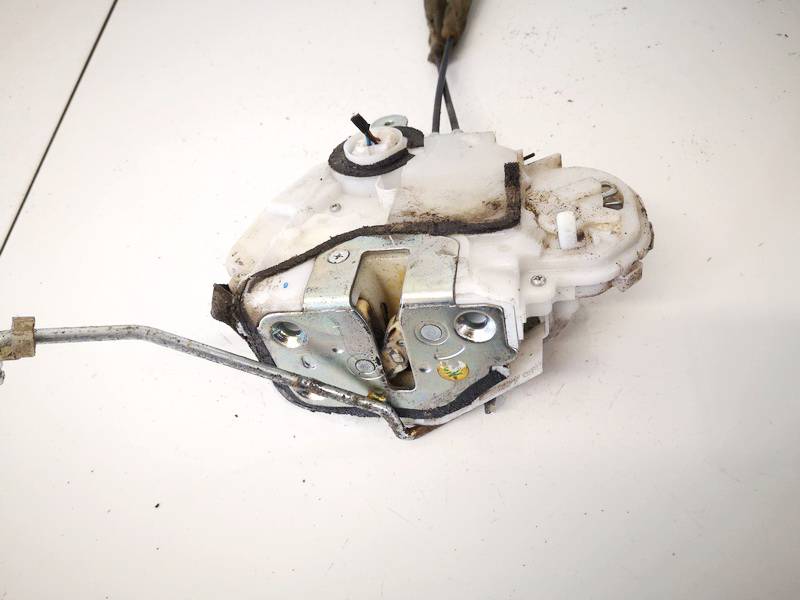 Toyota RAV-4 2002 Oven Lukko - TAKANA VASEMMALLA