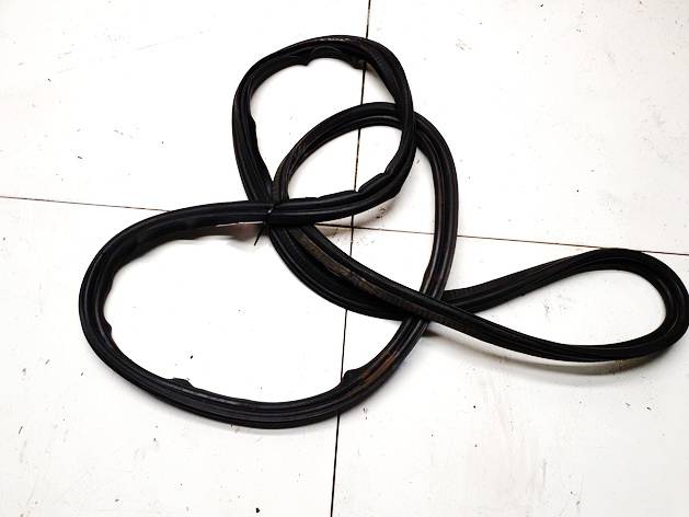 Toyota Corolla 2003 Tavaratilan kumitiiviste