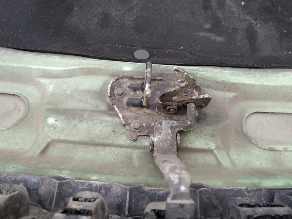 Audi A4 1997 Kapoto atidarymo rankenele