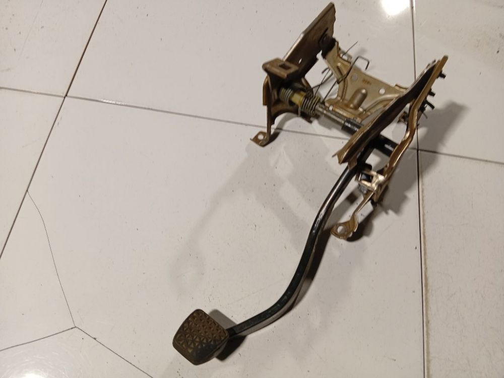 Opel Meriva 2006 тормоз педалей