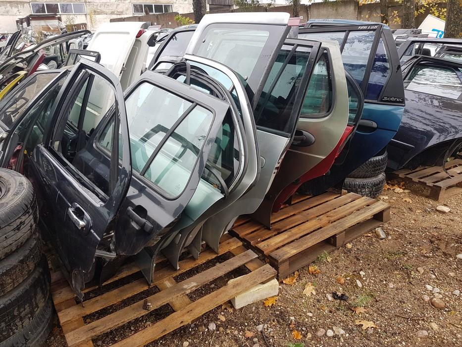 SIDABRINES-ZYDROS GA BMW 5-Series 1999 Takaovi - TAKANA VASEMMALLA