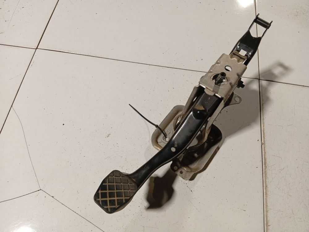 1K1721057N Skoda Octavia 2005 Pedał hamulca