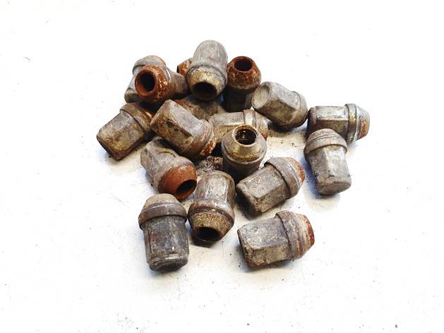 Volvo V50 2005 Zestaw śrub kół - Thumbnail 2