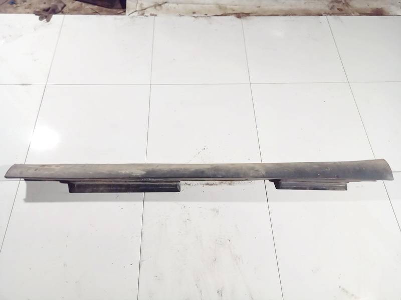 Seat Toledo 2009 Plastikowy prawy próg