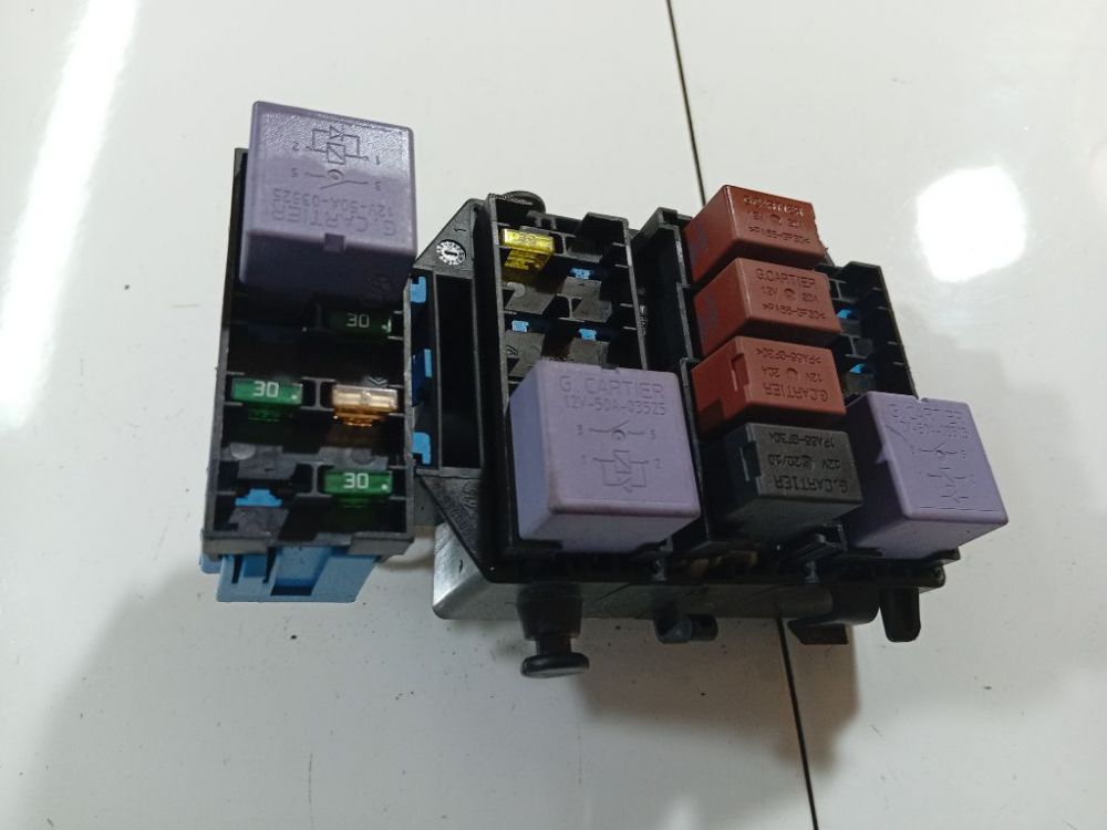 8200003634 Renault Espace 2004 CAJA RELES -  FUSIBLES