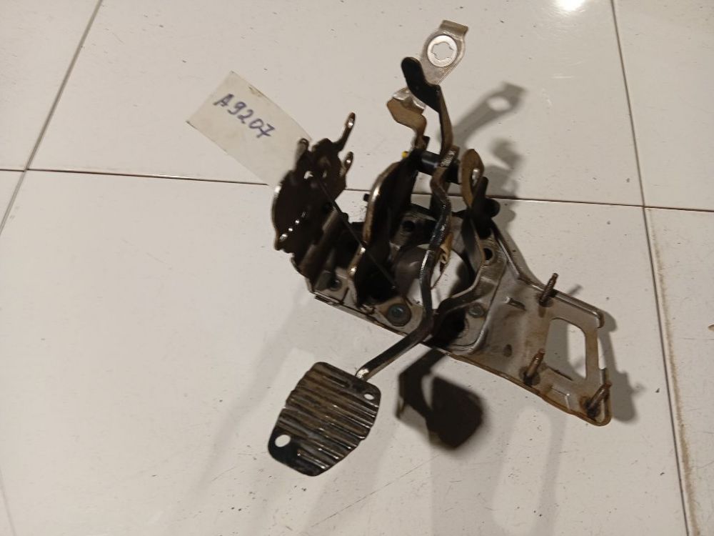 Citroen C4 Grand Picasso 2011 тормоз педалей