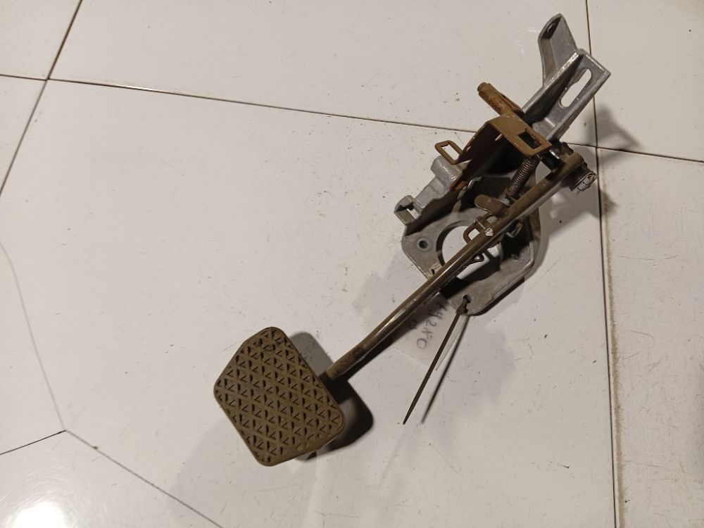 BMW 3-Series 2000 Pedał hamulca