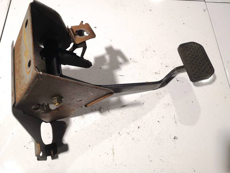 Suzuki Ignis 2001 pedal de frein