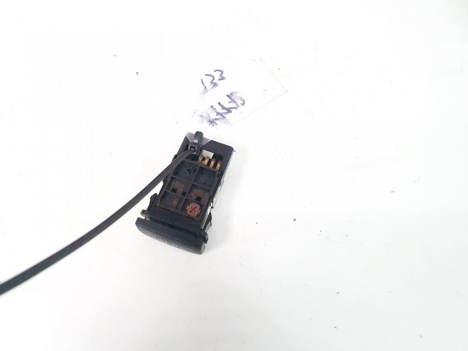 156936 used Heated Seat Switch Toyota Avensis Verso 2002 2.0L