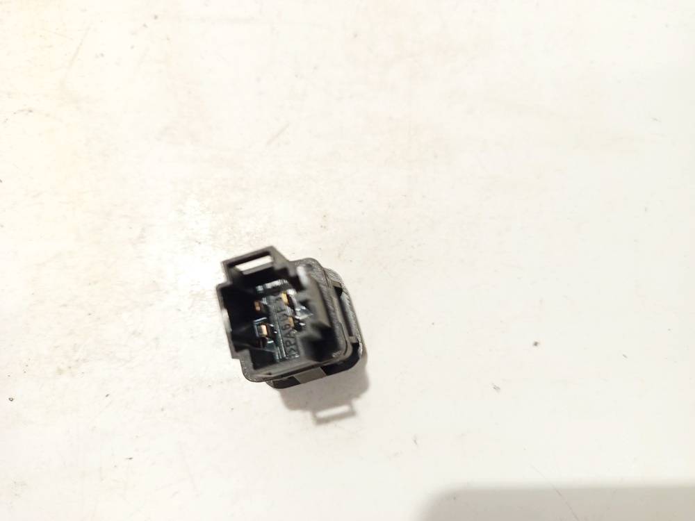 3B0959833A Volkswagen Bora 1999 Fuel Cap Switch (Gas Fuel Door Switch Button) - Thumbnail 3