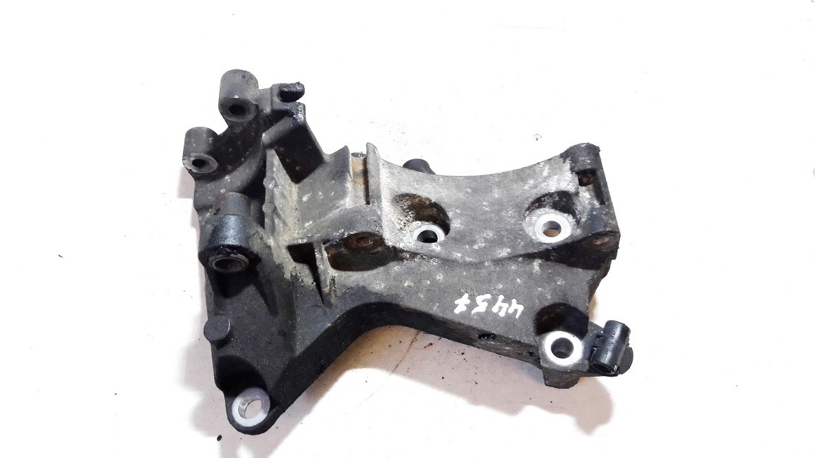 8200135605 Renault Clio 2003 Engine Mount Bracket and Gearbox Mount Bracket