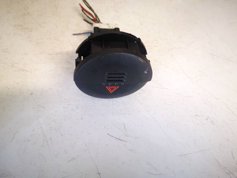 NILES06016 Nissan X-Trail 2005 Hätävilkkujen kytkin