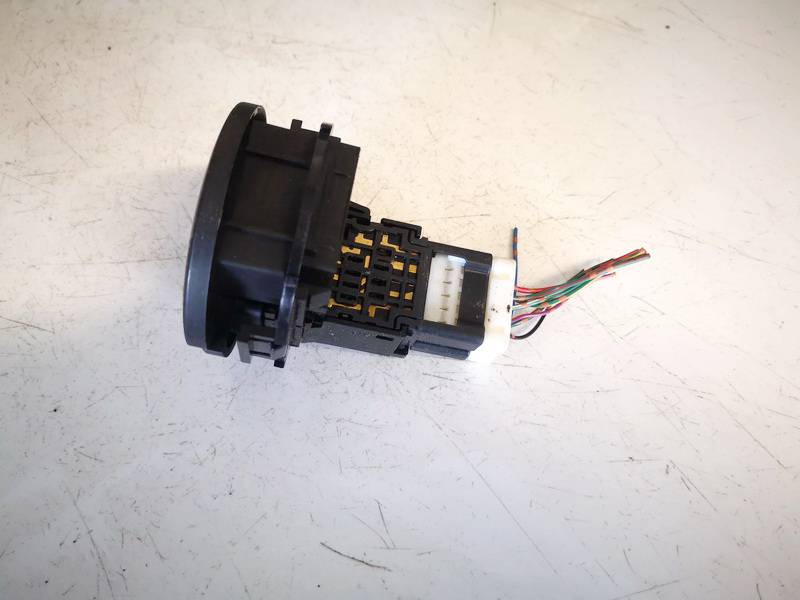 NILES06016 Nissan X-Trail 2005 Hätävilkkujen kytkin - Thumbnail 2