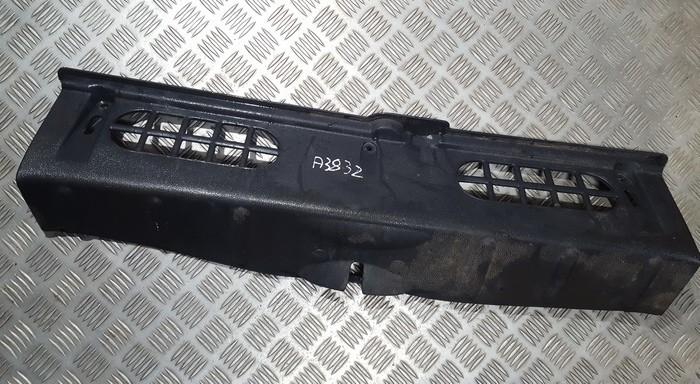 MINI ONE 2003 Wykończenie wnętrza bagażnika w pobliżu zamka