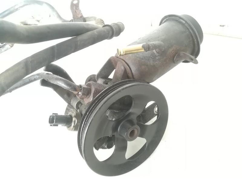 Toyota Yaris Verso 2003 Pump assembly - Power steering pump