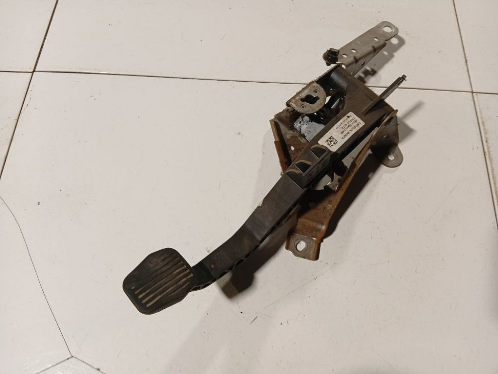 4M517B633XB Ford Focus 2006 Pedał sprzęgła