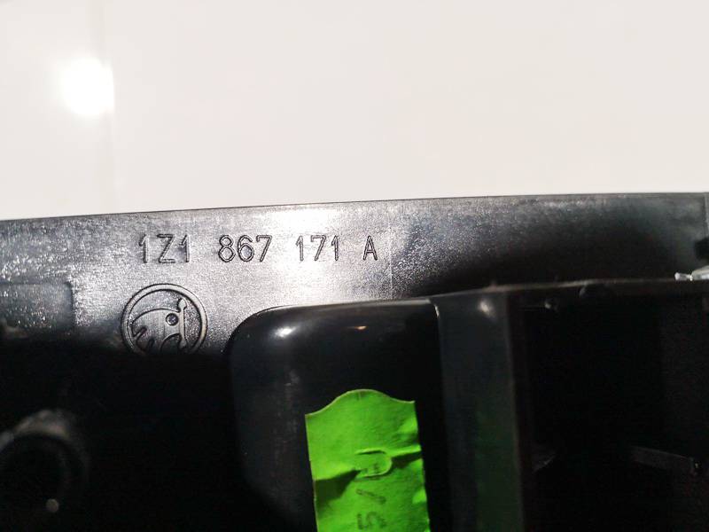 1Z1867171A Skoda Octavia 2008 Window Switch Control Bezel (Trim) - Thumbnail 3