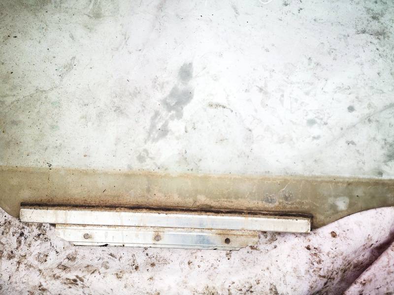 Toyota Yaris 2003 LUNA TRASERA DERECHA, 
Luna de la puerta trasera - ABAJO A LA DERECHA - Thumbnail 2