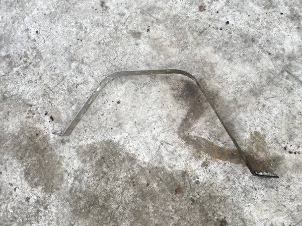 190401 Audi A4 2002 Fuel tank holder - Thumbnail 2