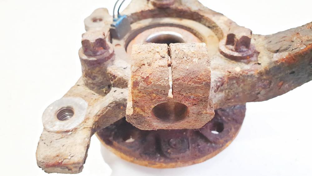 Opel Astra 2001 Steering Knuckle - FRONT RIGHT - Thumbnail 3