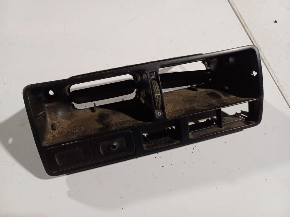 1J0819728C Volkswagen Golf 2001 Dash Vent (Air Vent Grille)