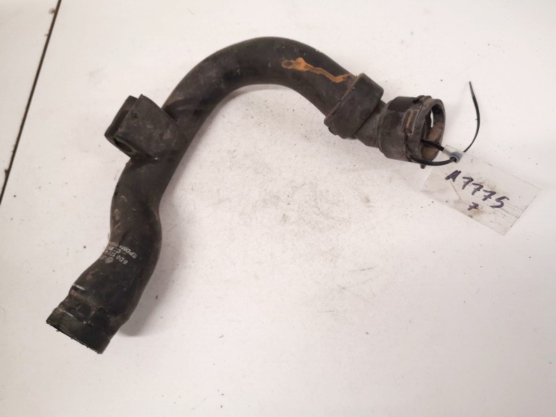 8D0121101AD Volkswagen Passat 1999 Radiator Hose (Water Hose)