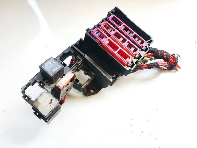 8K0971845A Audi A5 2009 Fuse box