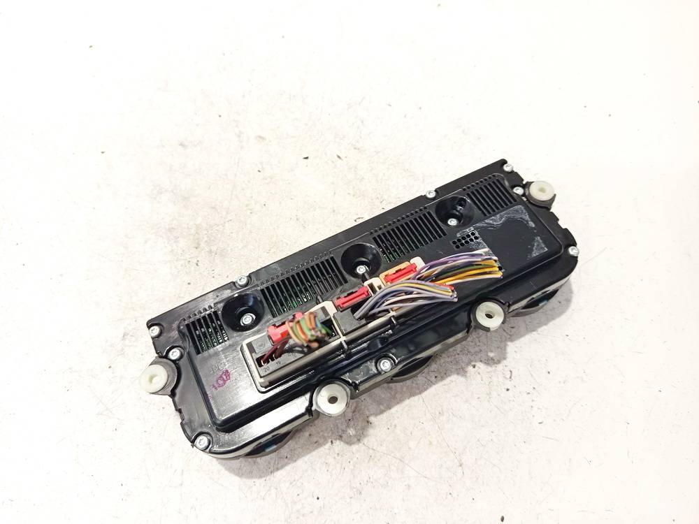 74677510 Volkswagen Passat 2006 Climate Control Panel (heater control switches) - Thumbnail 2