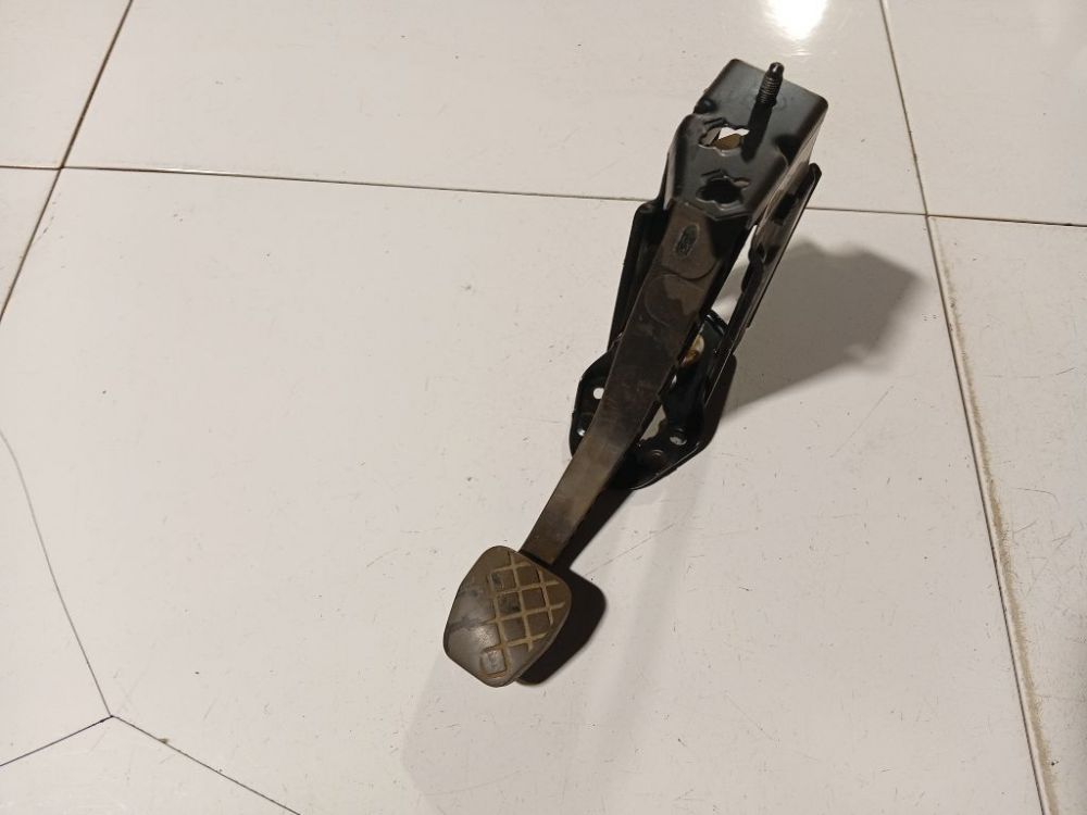 Volkswagen Golf 2001 Clutch pedal