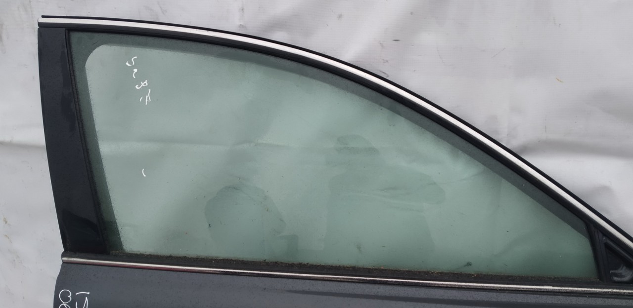 Lexus IS - CLASS 2006 Duru stiklas P.D.