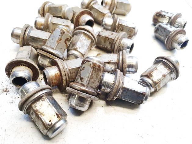 Toyota Avensis 2007 Boulons de roue