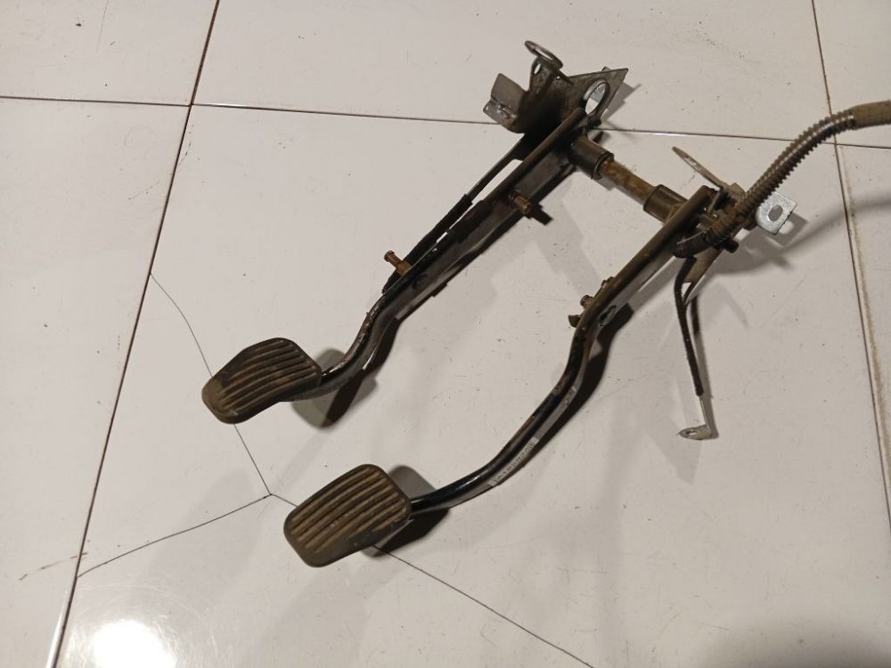 Volvo V70 1997 Pedał hamulca