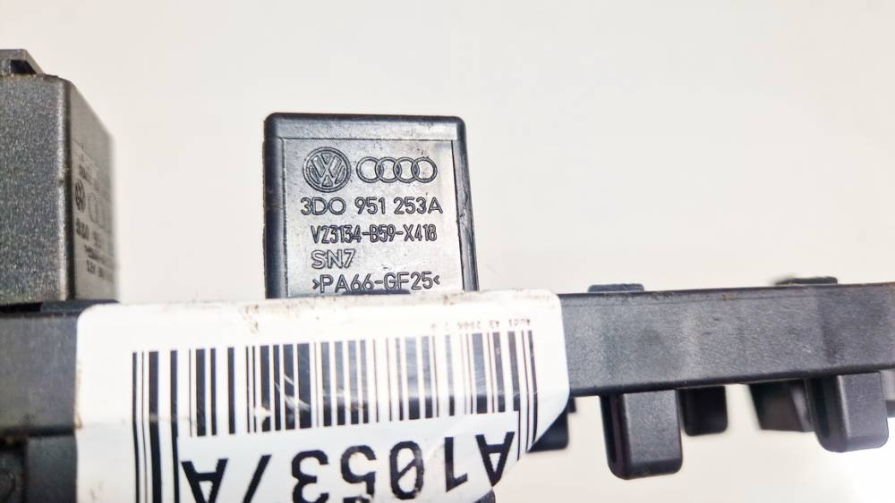 3D0951253A Audi A3 2006 Relay module - Thumbnail 3