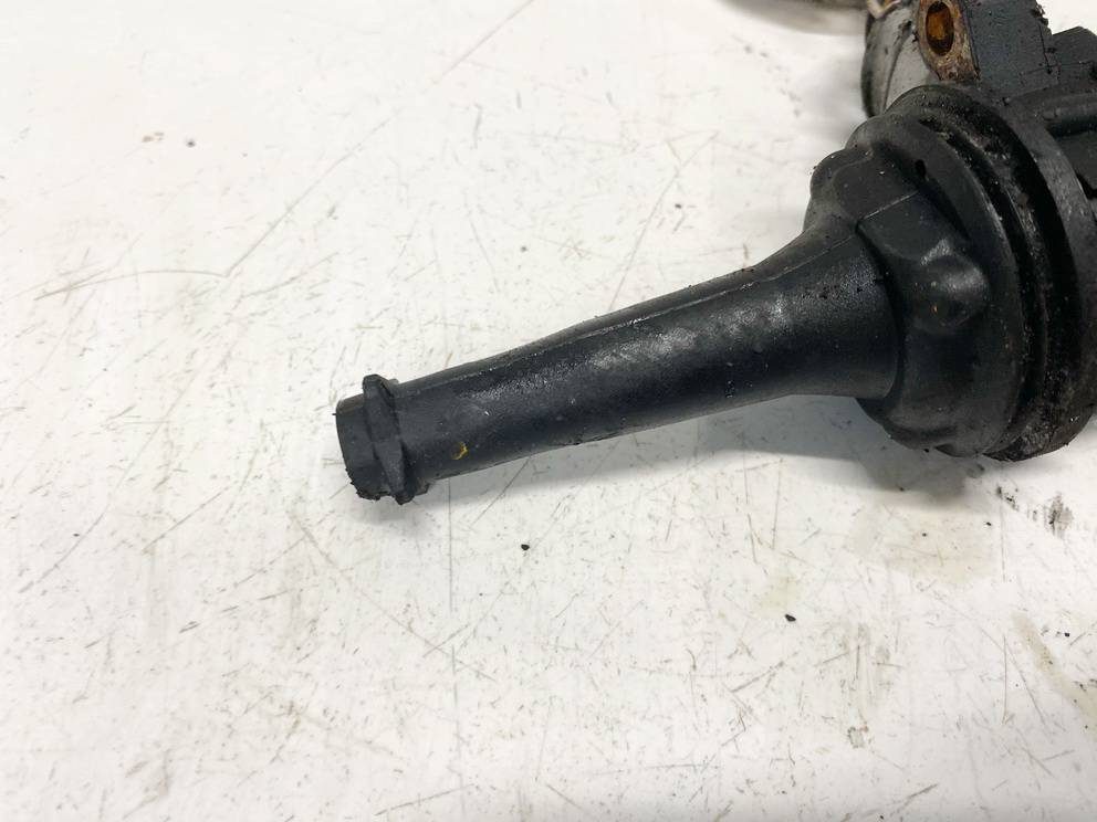 8677837 Volvo S40 2004 Ignition Coil - Thumbnail 3