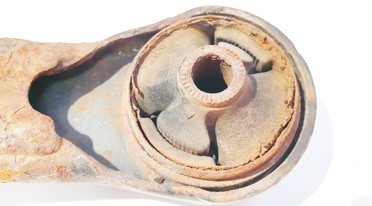 Toyota Corolla Verso 2007 Control arm - FRONT RIGHT - Thumbnail 3