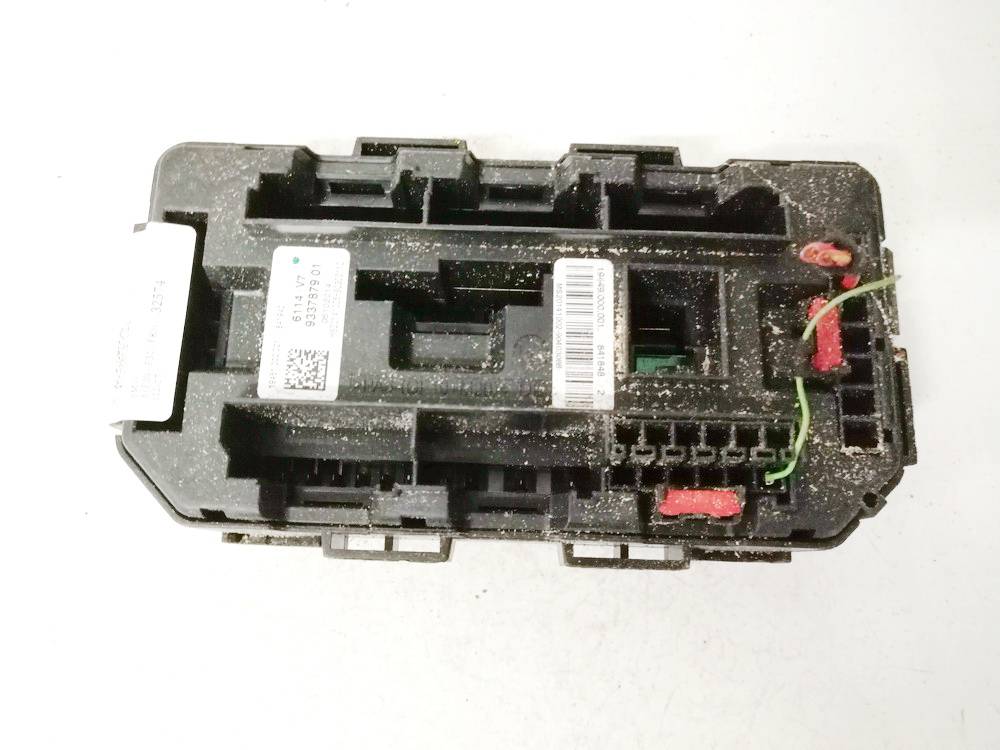 933787901 BMW 3-Series 2014 Fuse box