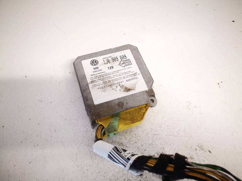 1J0909609 Volkswagen Golf 1997 Airbag crash sensors module