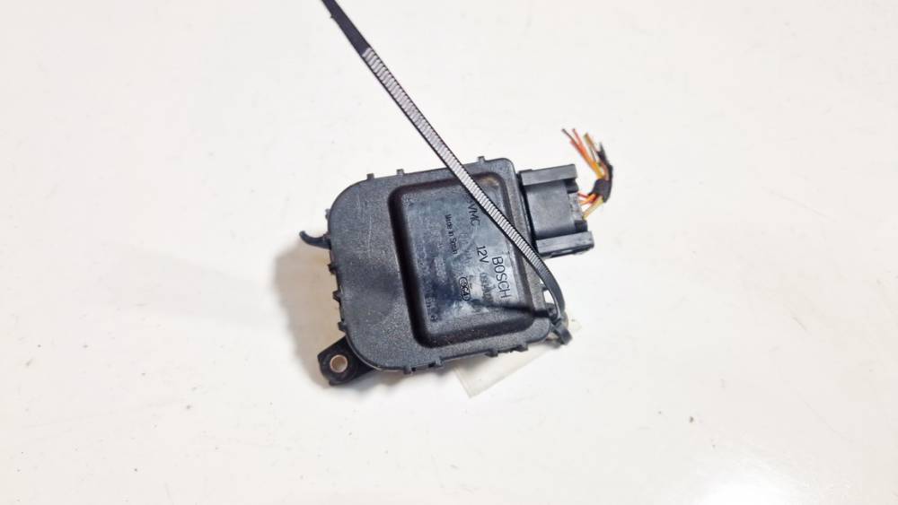 8D2820511C Volkswagen Bora 2003 Heater Vent Flap Control Actuator Motor