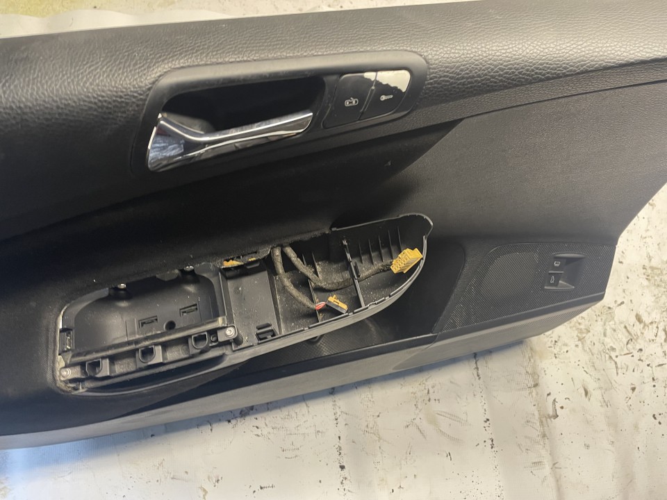 3C1867011 Volkswagen Passat 2006 Door Panel - FRONT LEFT - Thumbnail 2