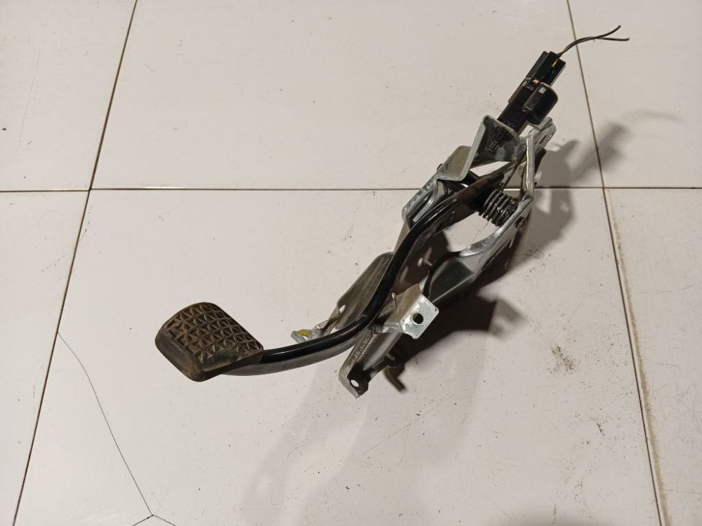 Opel Astra 2000 Pedał hamulca