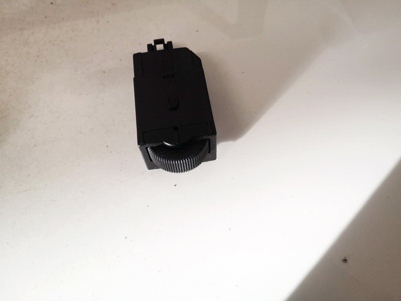 MR114072 Mitsubishi Space Star 2001 Headlight Range Control Light Controller Lighting