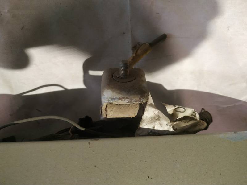 Audi A3 1997 Hood Hinges - REAR RIGHT - Thumbnail 2