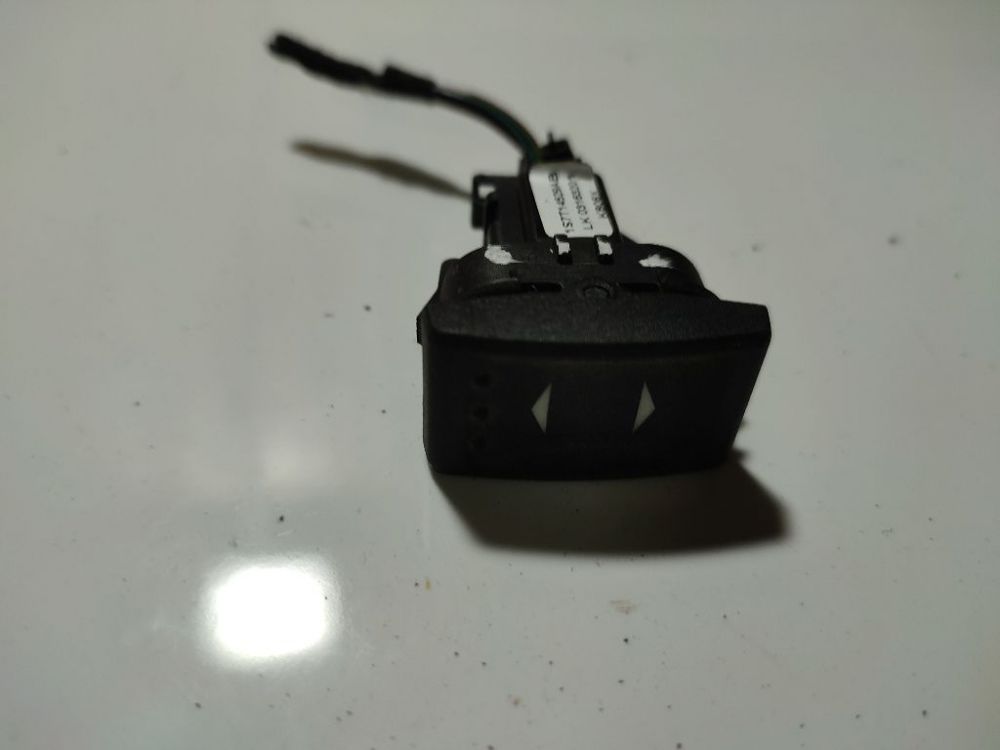 1S7T14529AB Ford Mondeo 2002 Loga vadības poga (loga pacēlāja pogas)