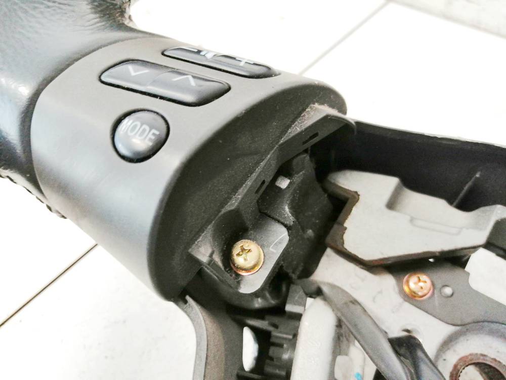 Toyota Corolla 2004 Holden Steering Wheel Button - Thumbnail 2