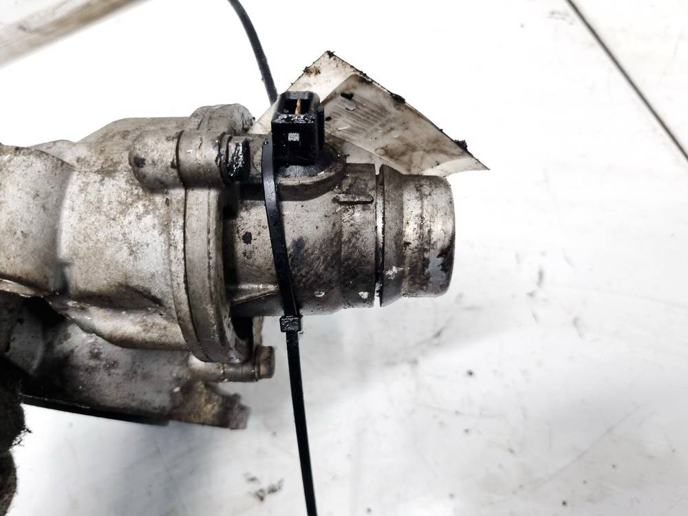 BMW X5 2006 Thermostat Housing (Flange) - Thumbnail 2