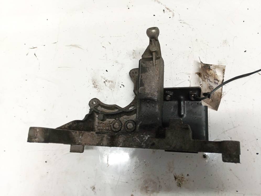 AV6Q9B470BB Ford Focus 2013 Engine Mount Bracket and Gearbox Mount Bracket