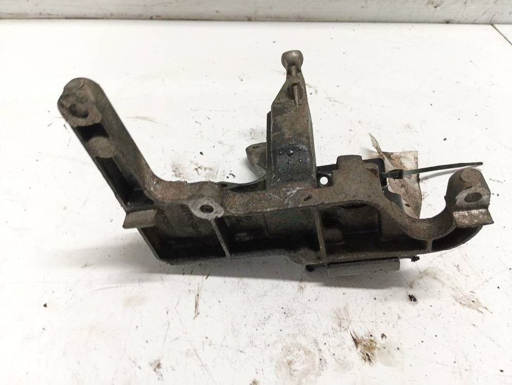 AV6Q9B470BB Ford Focus 2013 Engine Mount Bracket and Gearbox Mount Bracket - Thumbnail 2