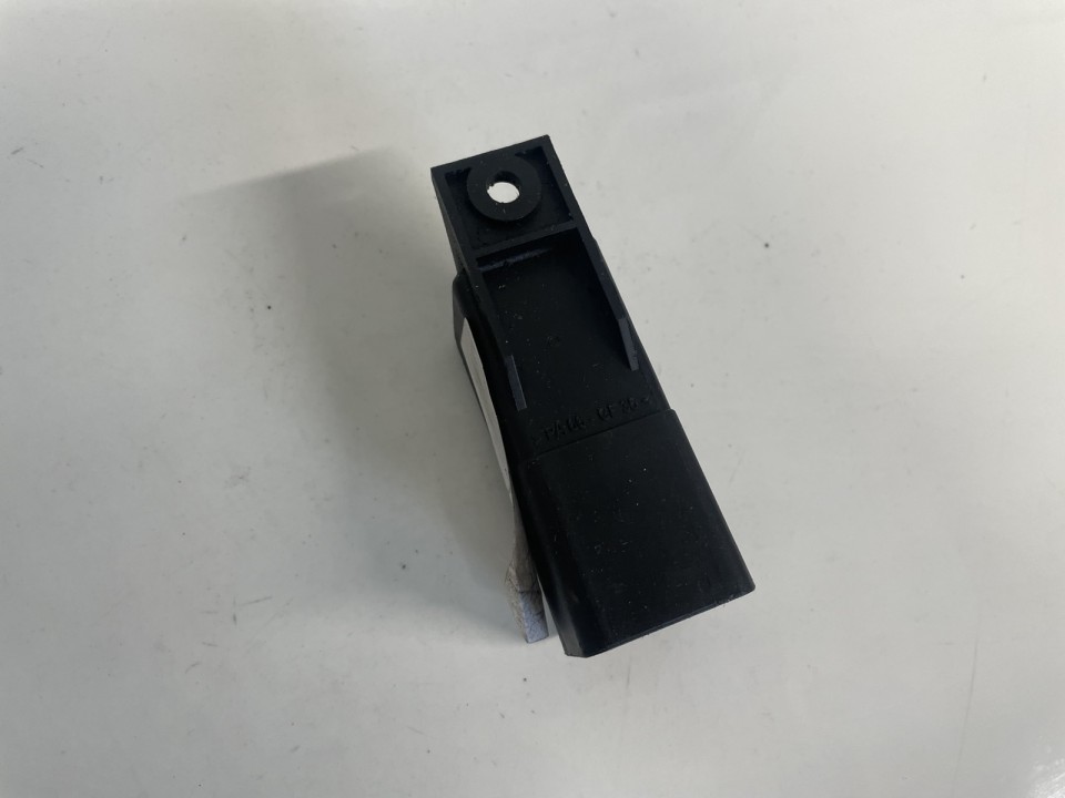 30751798 0281003037 Glow plug relay Volvo V70 2008 2.4L 32EUR